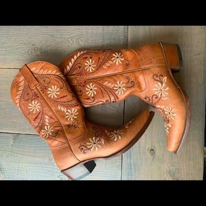 Shyanne cowboy boots size 9